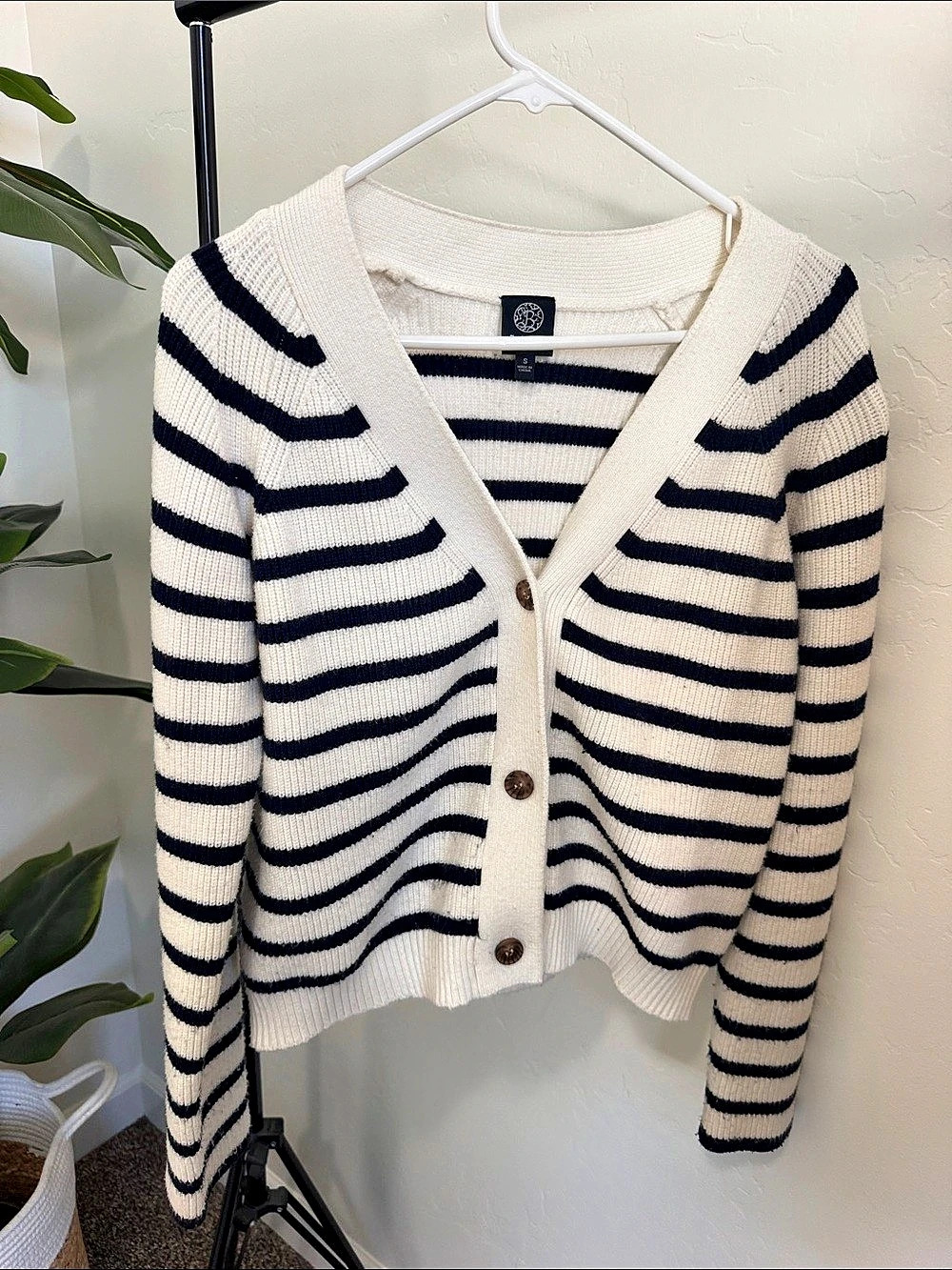 Bobeau Buttoned Striped Cardigan White & Black Size Small